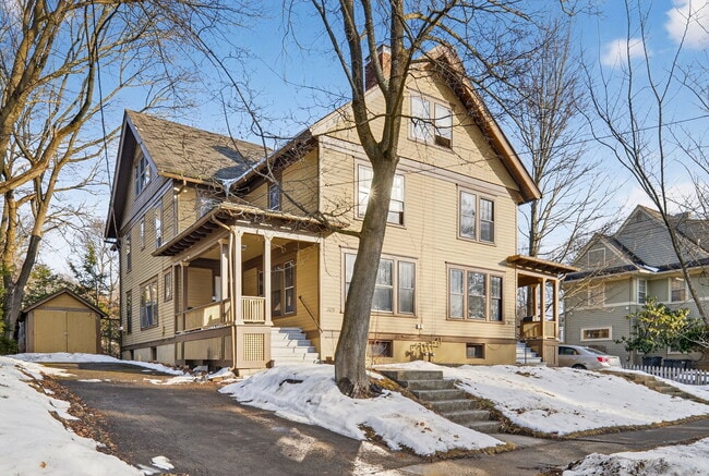 Photo - 305 Wyckoff Ave Unit 305 Wyckoff Ave