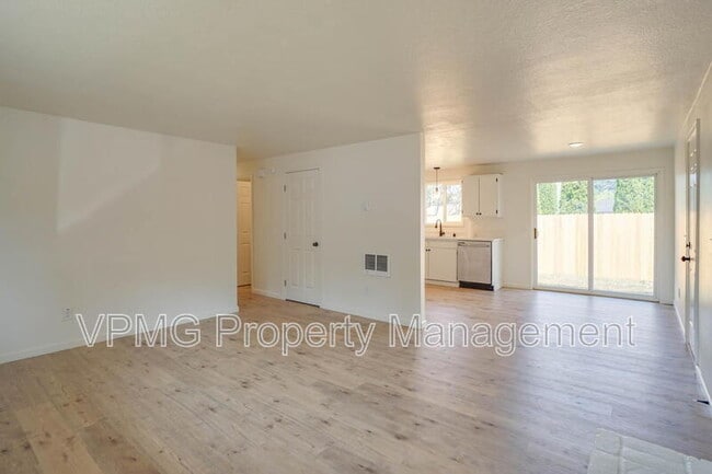 Photo - 10412 NE 71st St Unit B