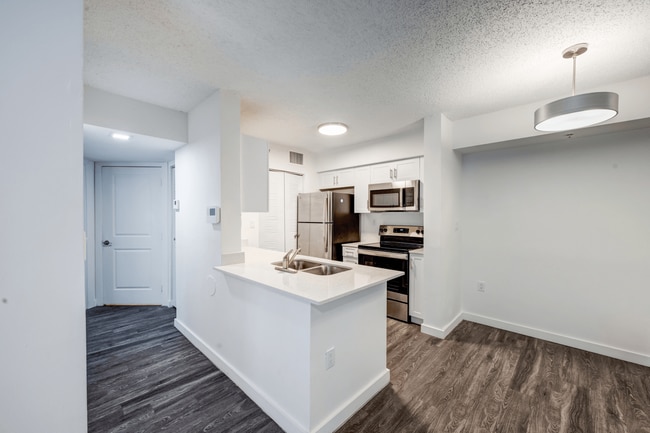 Photo - Crossings at University