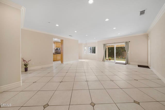 Photo - 146 W Le Roy Ave