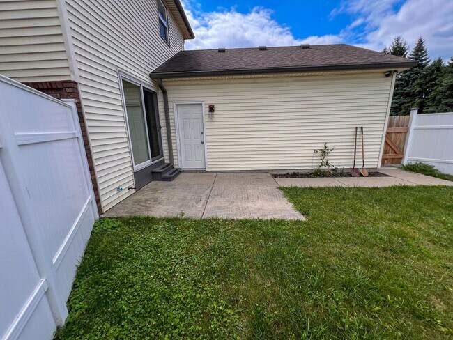 Photo - 325 Wrexham Ln Unit 101