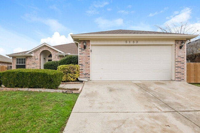 Building Photo - 5133 Eastcreek Dr