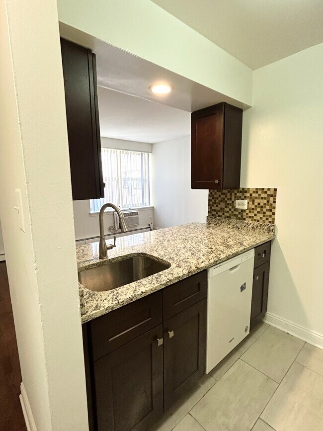 Photo - 3732 N Pine Grove Ave