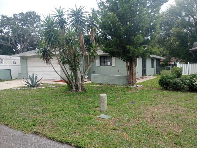 2-Bed, 2-Bath, 2 Car Garage in New Port Richey!"