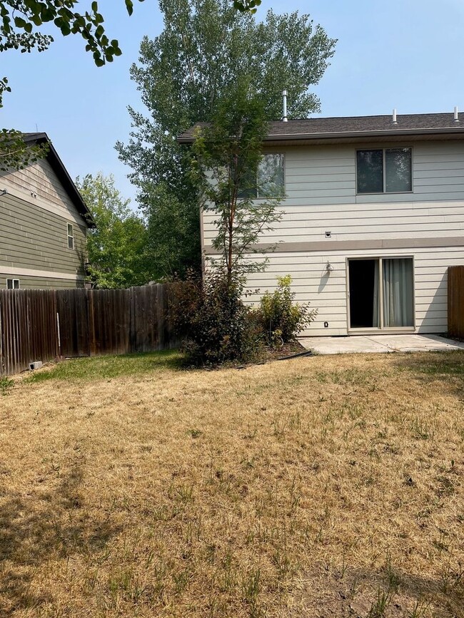 Photo - Great Townhouse with a nice yard!