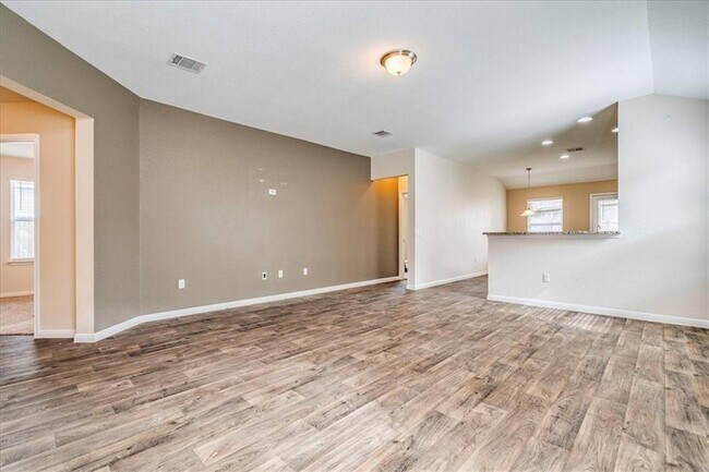 Photo - 617 Callahan Ln