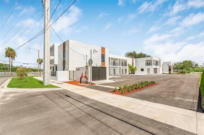 Photo - 16955 SW 100th Ave Unit 3