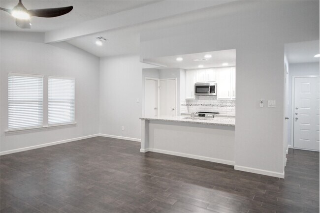 Photo - 28 E Brookberry Ct