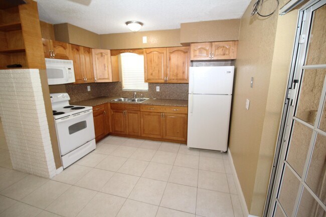 Photo - 551 SE 15th St Unit W