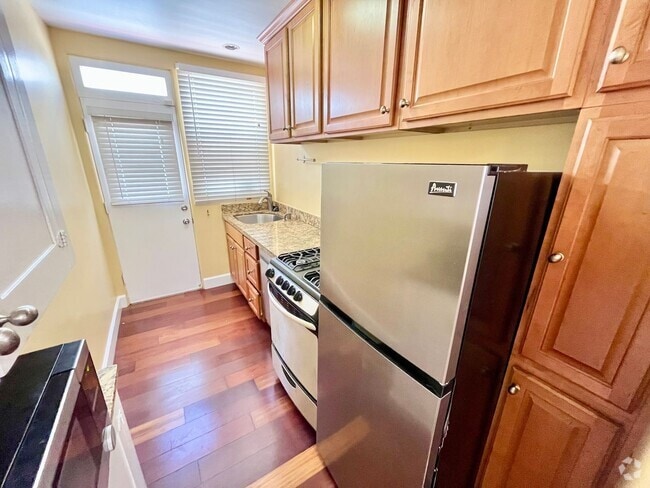 Building Photo - 1bd/1bth Cottage-Style Condo in University...