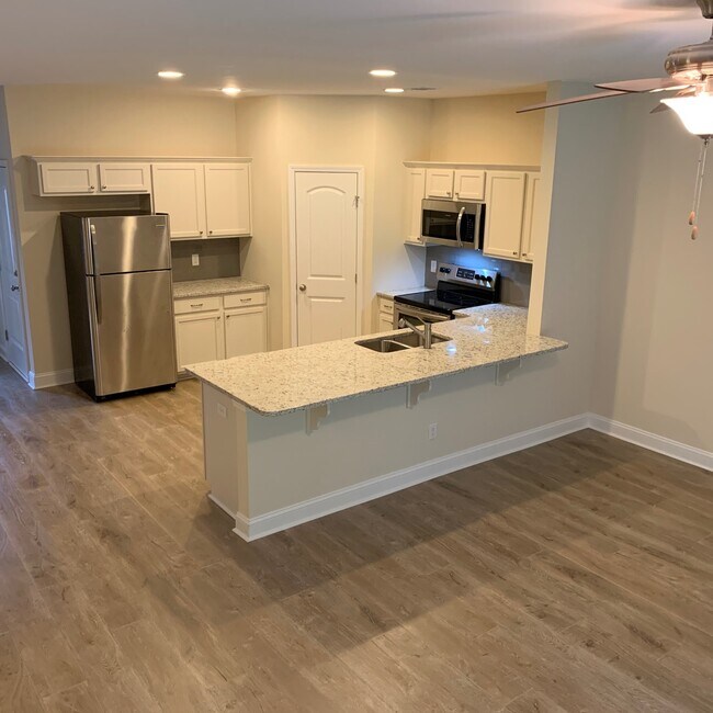 Photo - Very well maintained Townhouse