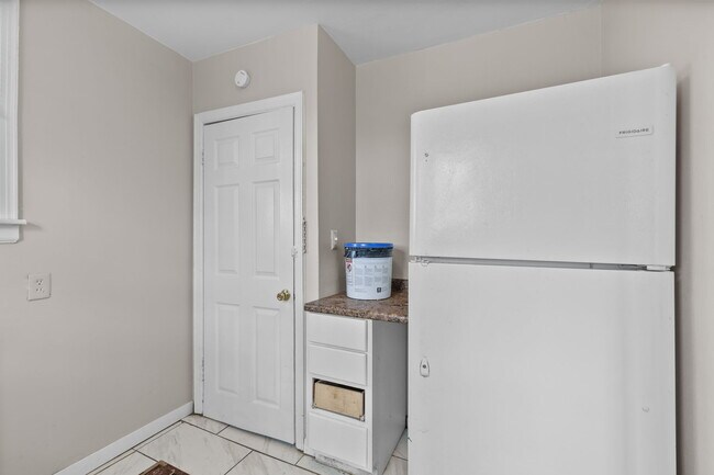 Photo - 1227 W 25th St