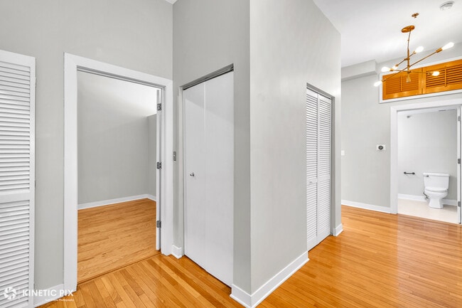 Photo - 1 S Leavitt St Unidad 209