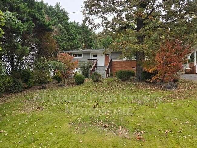 Building Photo - 3934 Kensington Dr