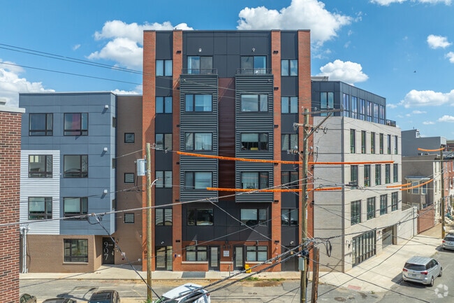 Building Photo - The Crown on Leland Rental