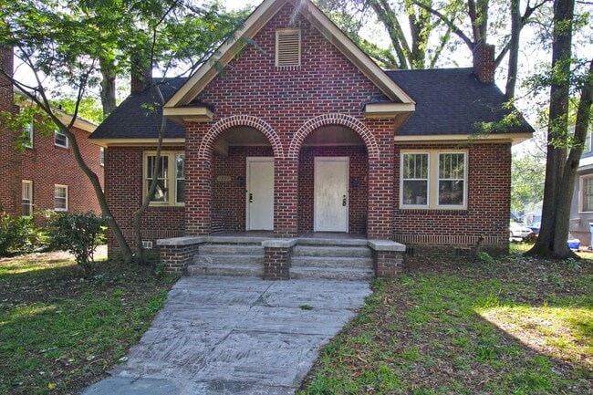 Building Photo - RENOVATED ONE BEDROOM, ONE BATH DUPLEX APARTMENT – AVAILABLE JULY 14TH!