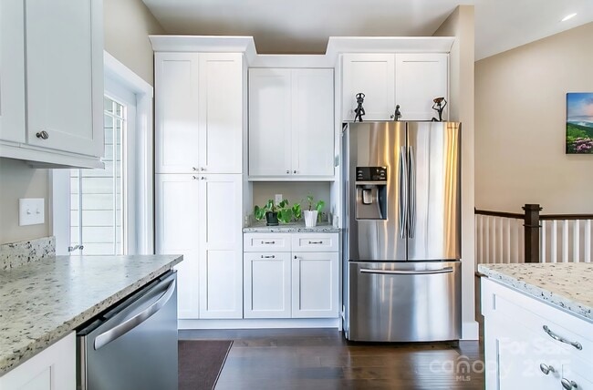 Photo - 75 Leyland Cir
