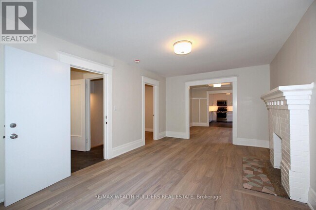 Photo - 163 Parkside Dr