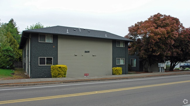 2615 NW Harrison Blvd