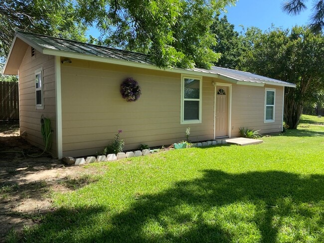 Building Photo - 412 N Brazos St