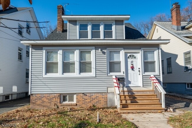 Building Photo - 17 Peachtree Rd Unit 2