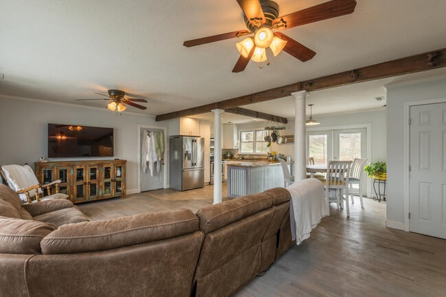 Photo - Knoxville 37918 - 2 Bedroom, 1 Bath, Ranch in Fountain City - Call or text Ryan Fogarty (865) 333...