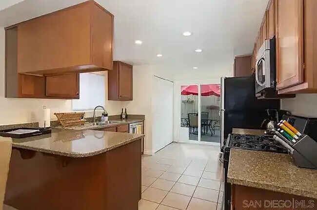 Photo - 3175 Howard Ave