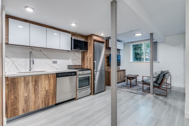 Photo - 1168 Pendrell St Unit 105