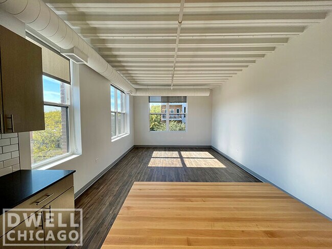 Building Photo - 911 W Dakin St Unit 1 Rental