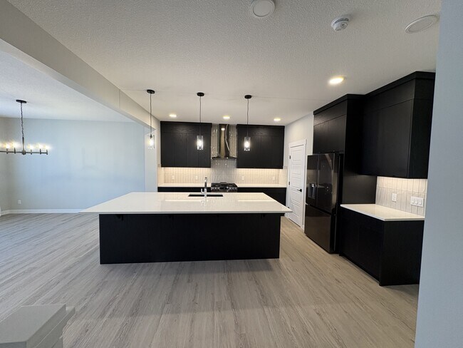 Photo - 15864-15827 27 Ave SW