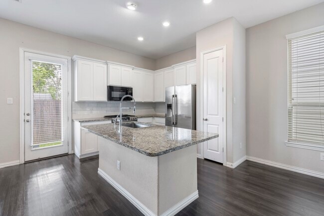 Building Photo - 5021 Lehman Oaks Dr Rental