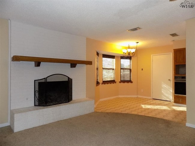 Photo - 988 Victoria Dr