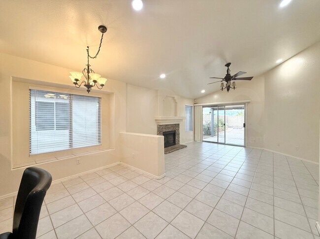 2125 E Rosemonte Dr