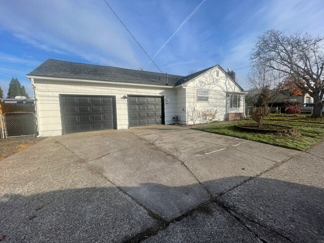 Photo - Charming 3 Bedroom Home Lebanon Home with Large Fenced Yard! **$500.00 Off First Full Month's Ren...