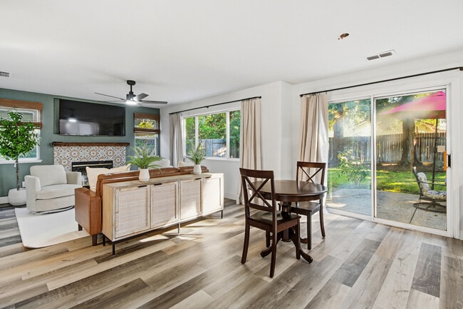 Photo - 2559 Du Bois Dr