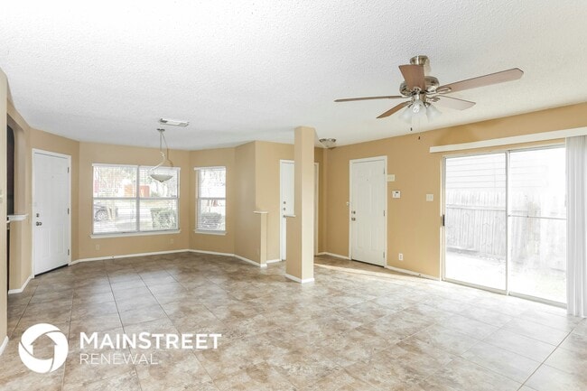 Photo - 823 Meadow Stone