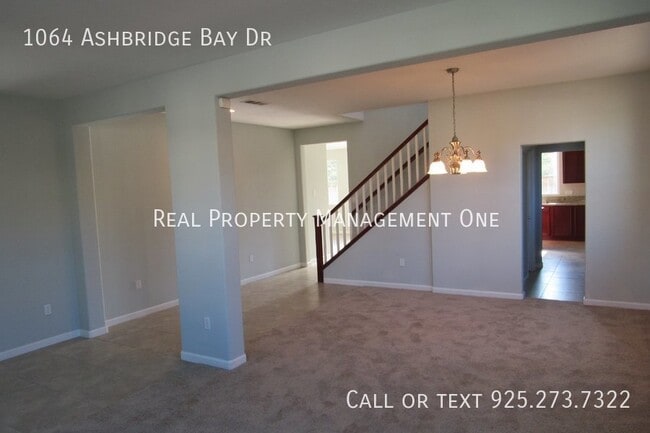 Photo - 1064 Ashbridge Bay Dr
