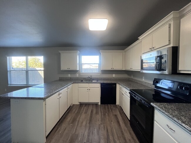 Photo - 3444 Itasca St