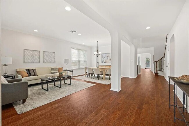 Photo - 703 S Frontier Ln