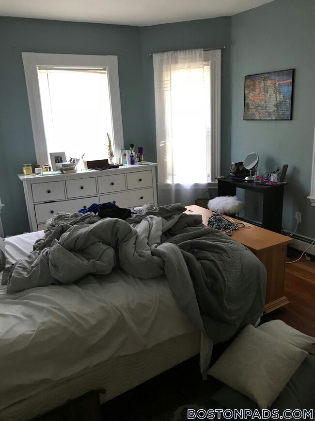 Building Photo - 173 Rindge Ave Unit 2L