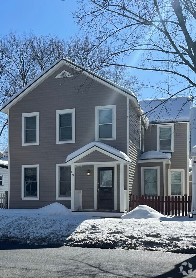 Building Photo - 110 Van Dam St Unit #2 Rental
