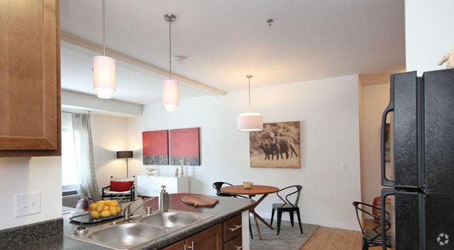 Kitchen & Dining