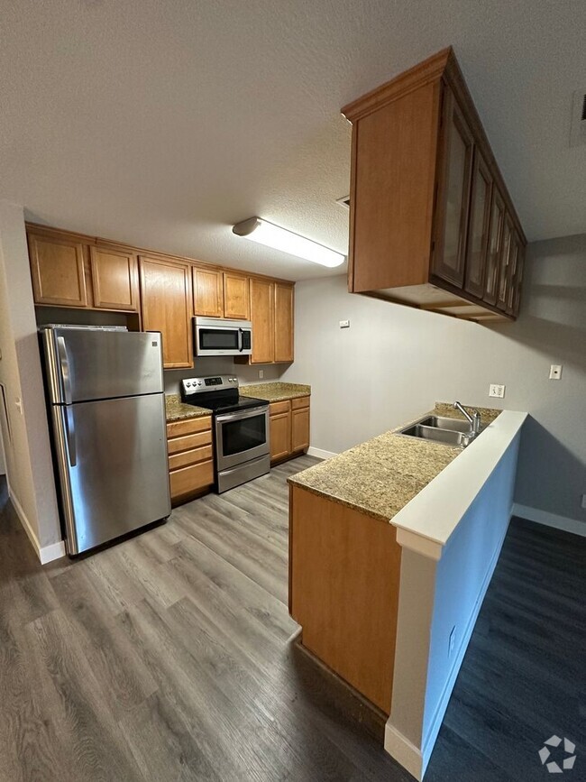 Building Photo - Affordable 3-Bed, 2-Bath Condo with Update...