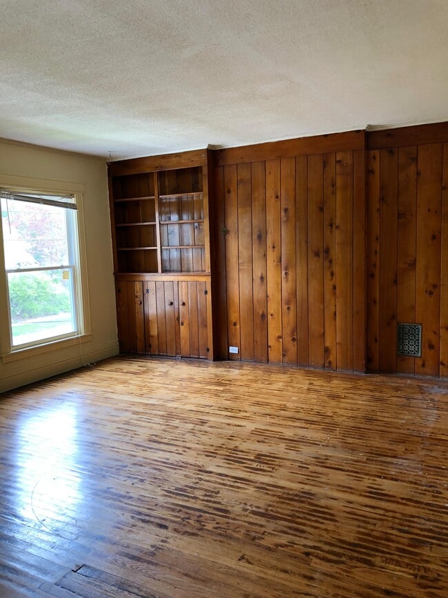 Photo - 809 W Water St
