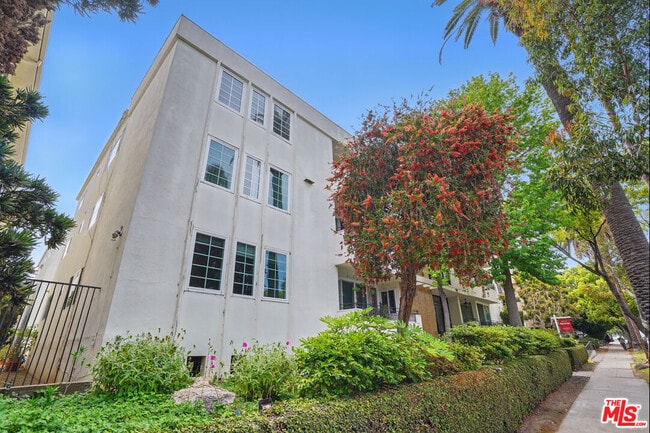 Photo - 930 3rd St Unidad 303 Rental