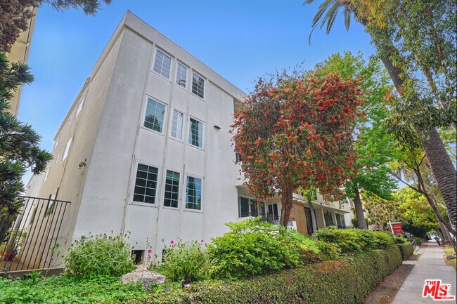 Building Photo - 930 3rd St Unit 303 Rental