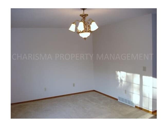 Photo - 4 BEDROOM, 2 BATH HOME IN EAST SIOUX FALLS! DOUBLE ATTACHED GARAGE! FENCED IN BACKYARD!