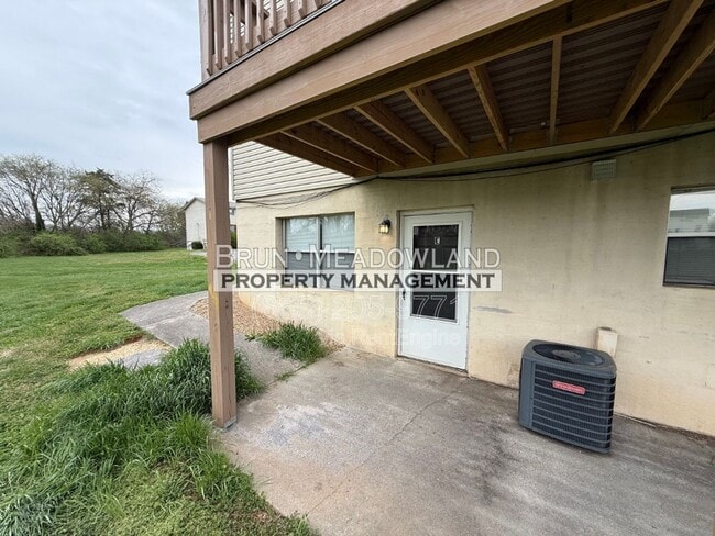 Photo - 1921 Meadowland Ln