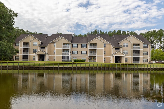 The Retreat at Grande Lake Apartments