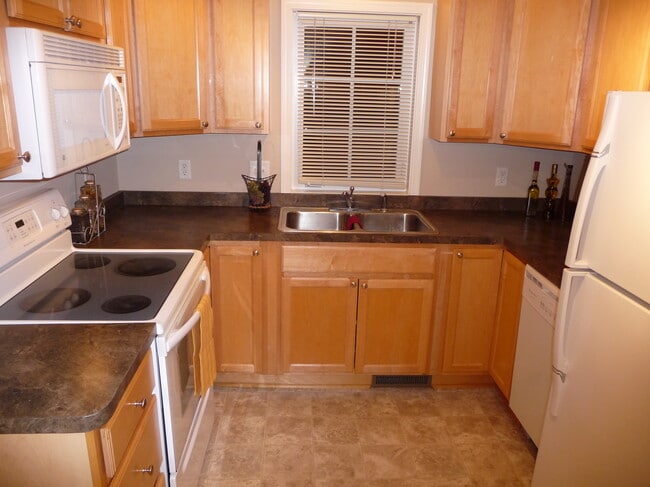 Photo - 1230 Stoughton Ave Unit 1230